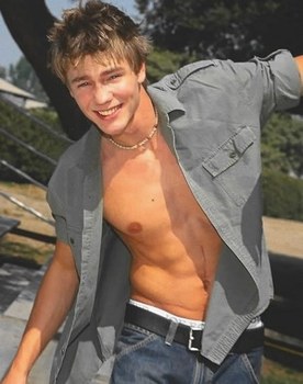 C'est l'homme de mes reve !!!!!!!!!!!!!!!!!! il less ttttttttrrrrrrrrrrrrrroooooo bo c le mien jtm
